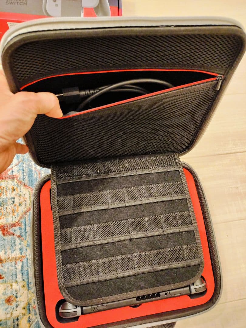 【美品】Nintendo Switch グレー 本体　収納ケース付き