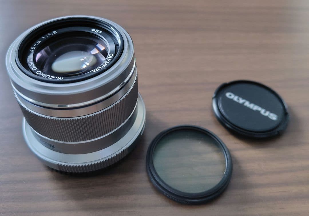 OLYMPUS M.ZUIKO DIGITAL 45mm F1.8 シルバー