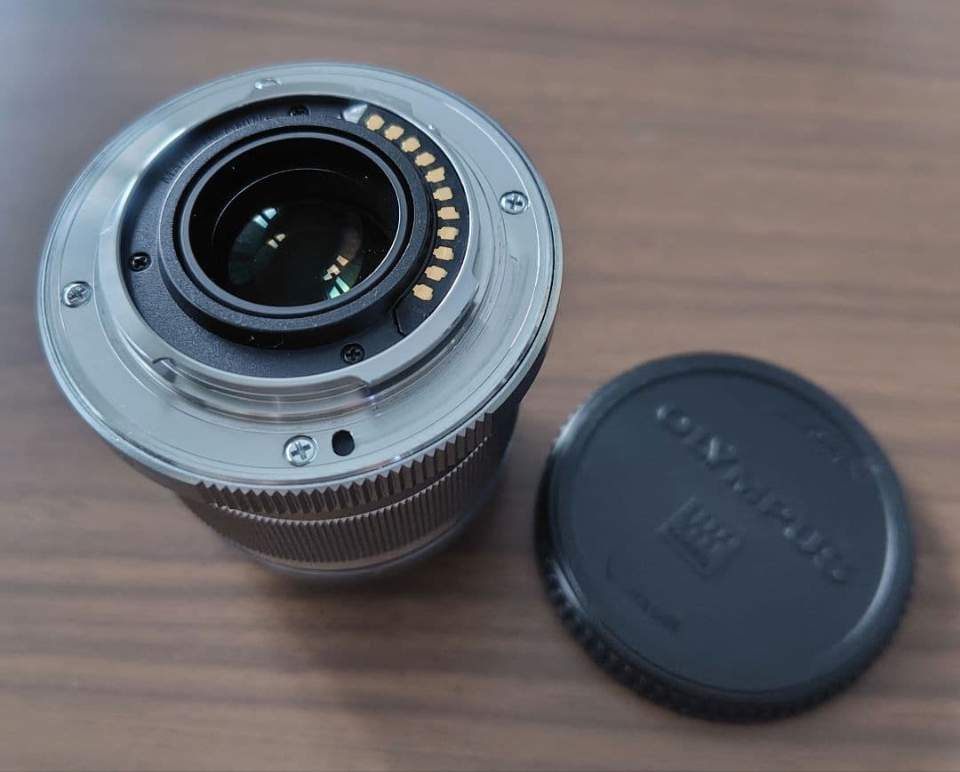 OLYMPUS M.ZUIKO DIGITAL 45mm F1.8 シルバー