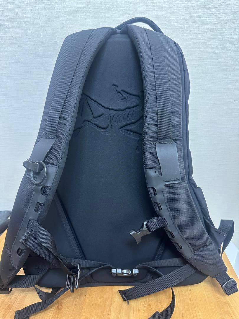 三角定規先輩様 Arc'teryx arro16 ブラックバックパック