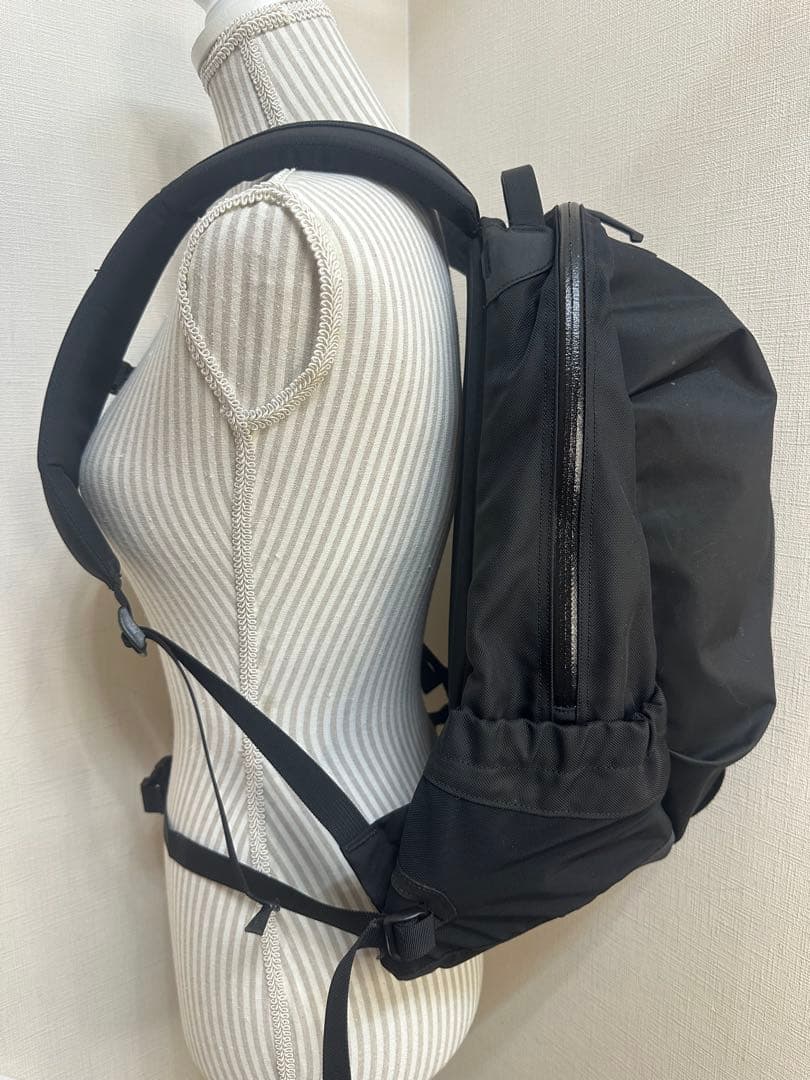 三角定規先輩様 Arc'teryx arro16 ブラックバックパック