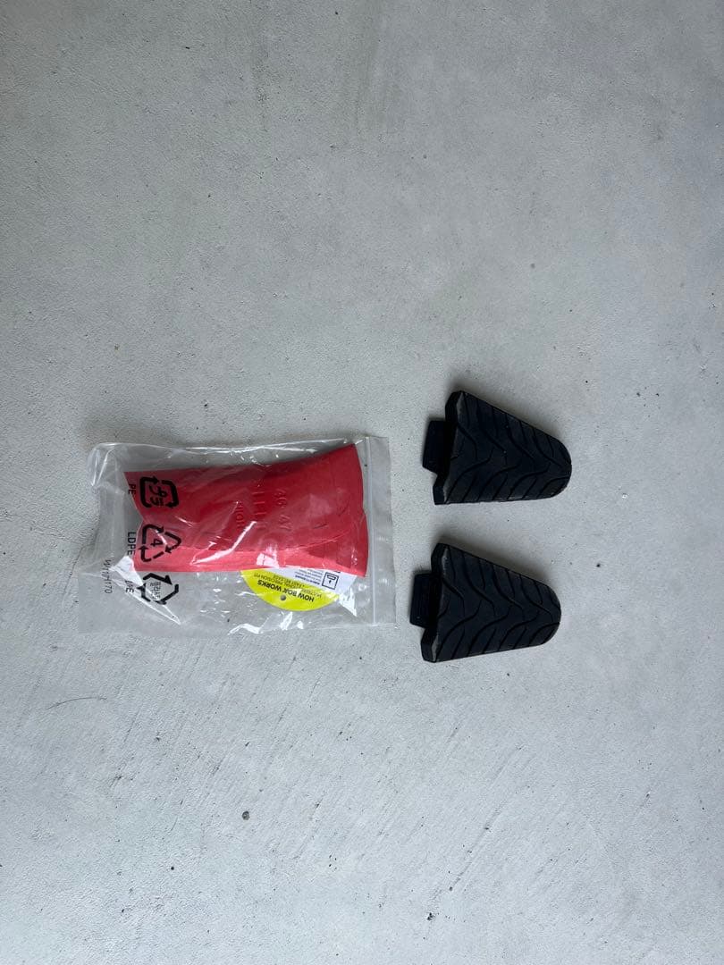 Shimano RC902ブラック シューズ ダイヤル式 クリートカバー付き。