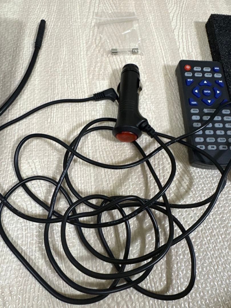 10.1インチ 後部座席用DVDプレーヤー　ヘッドレストモニター