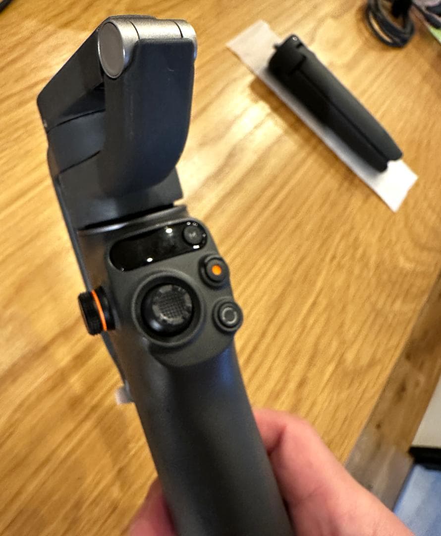 DJI Osmo Mobile 6 　 スマートフォンスタビライザー　ジンバル