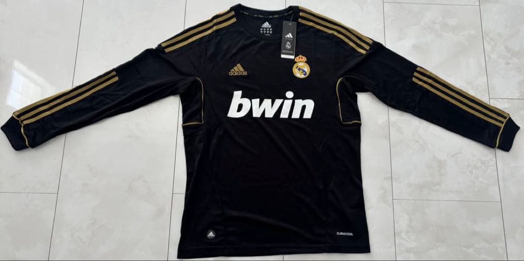 サッカー　レアルマドリード　ユニフォーム　長袖