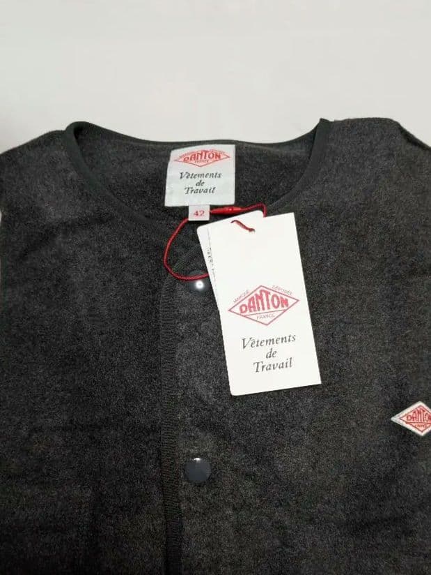 新品ダントン　ノーカラーフリースメンズジャケット42　チャコールグレー