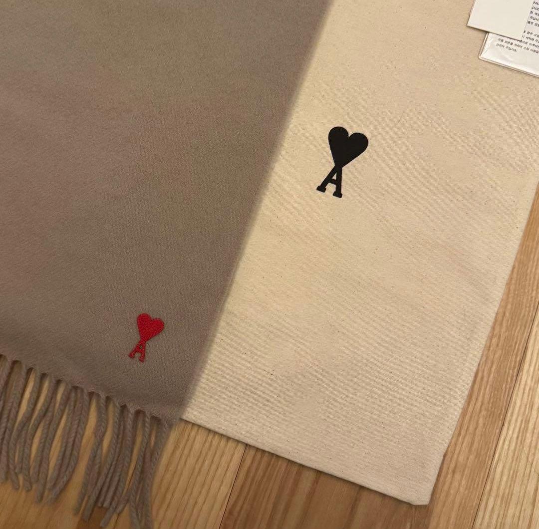 AMI PARIS ベージュ ロングマフラー 赤いハート刺繍