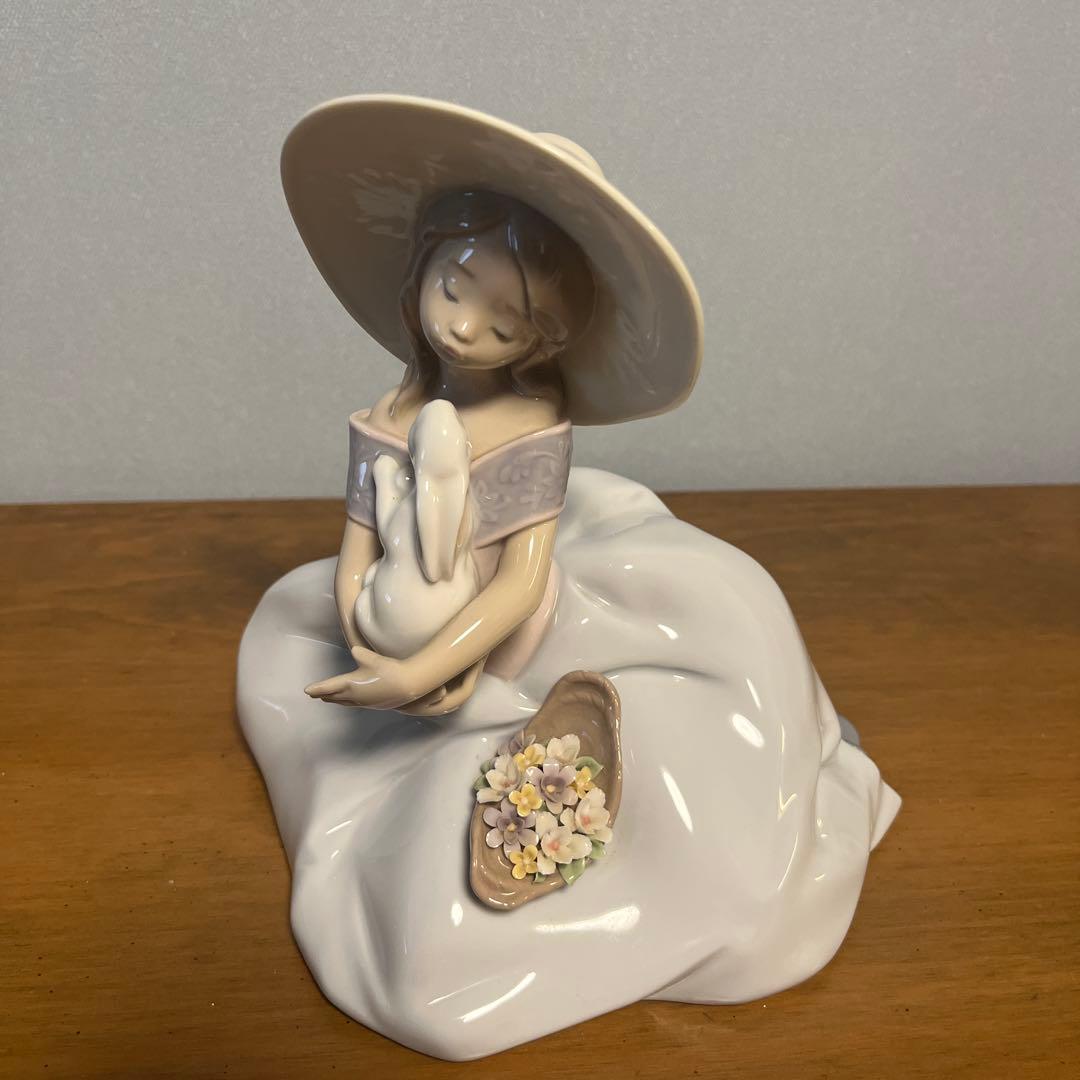 リヤドロ　少女とうさぎ　花篭