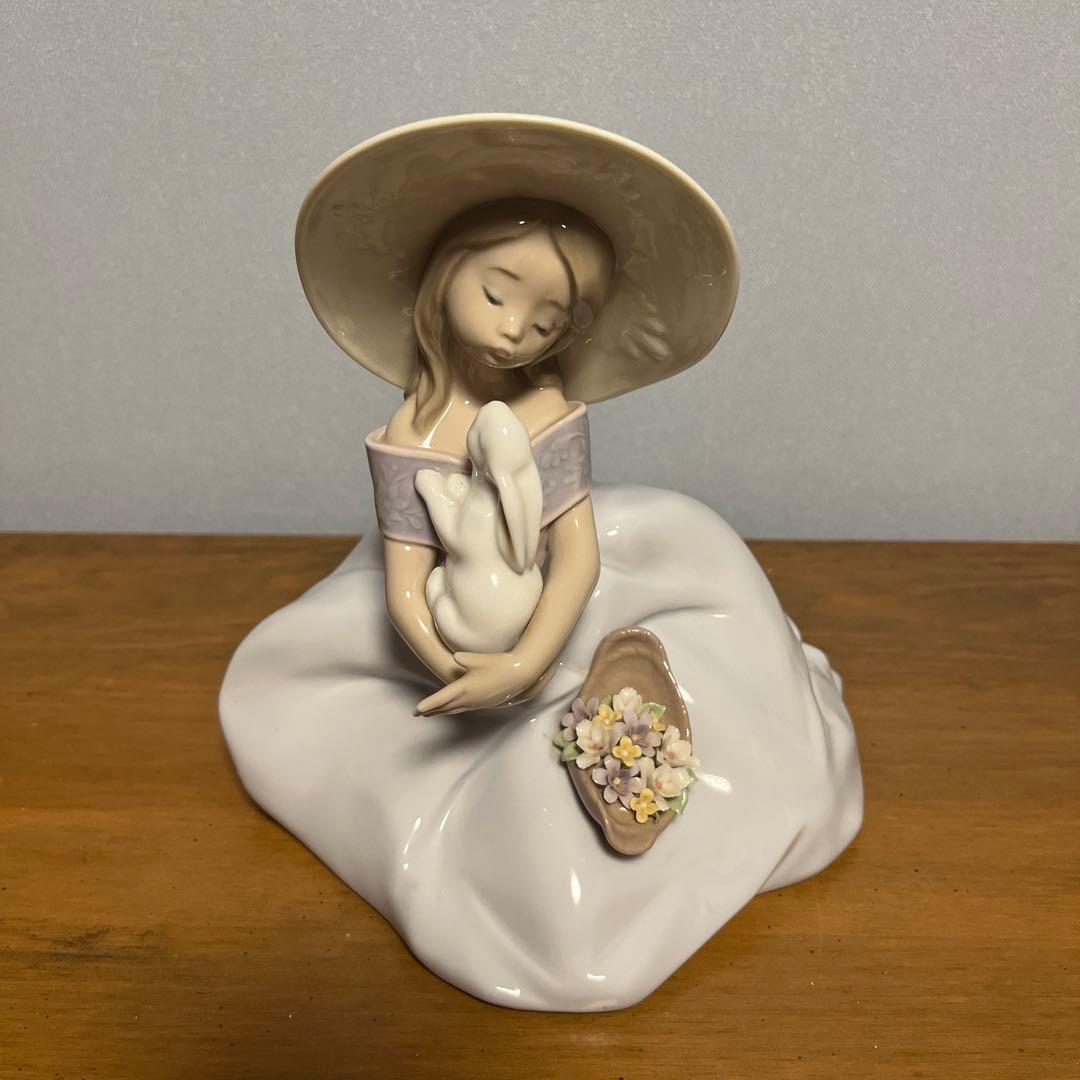 リヤドロ　少女とうさぎ　花篭