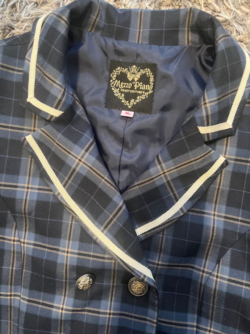 メゾピアノ　スーツLサイズ　卒業式