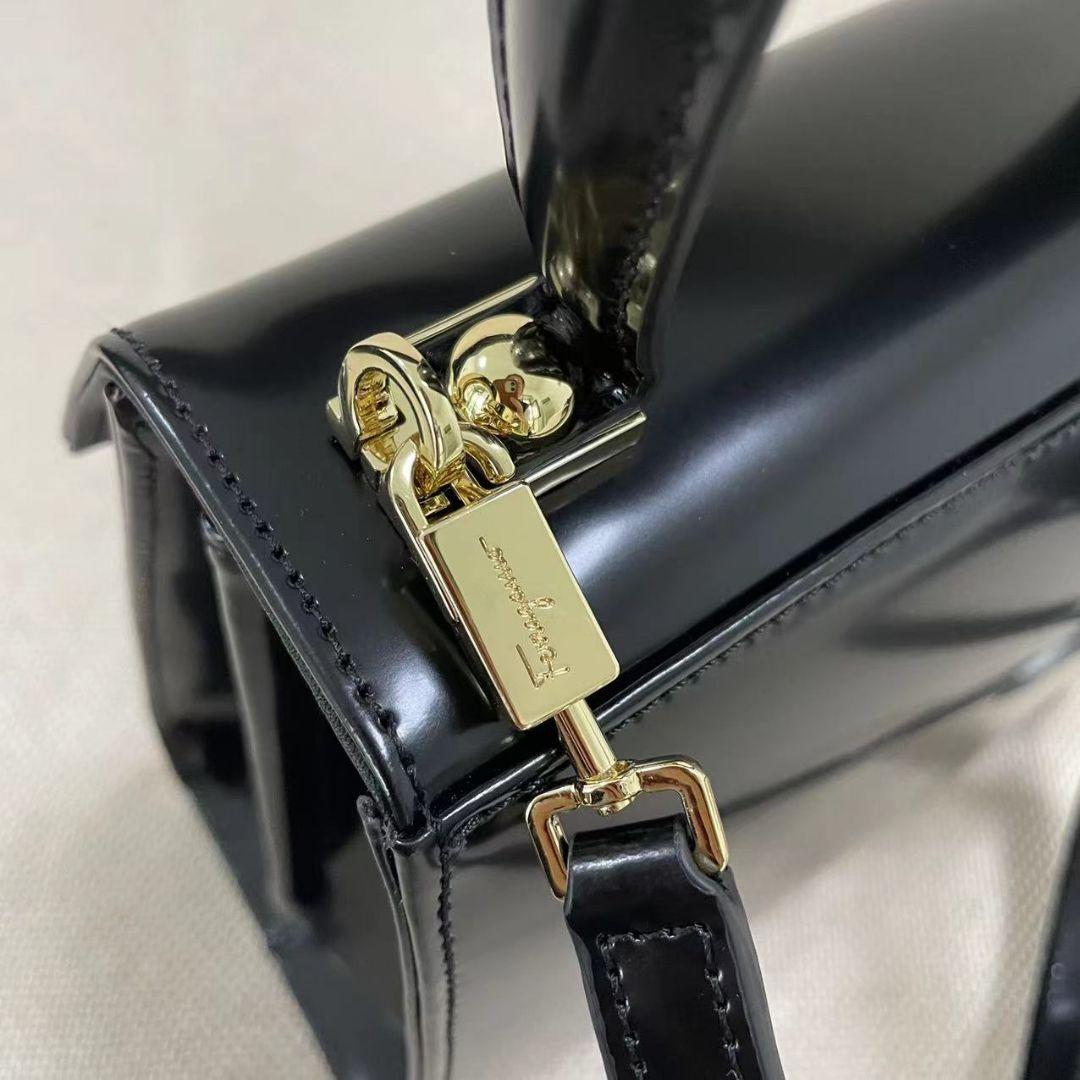 サルヴァトーレフェラガモ ハンドバッグ ガンチーニ レザー 2way