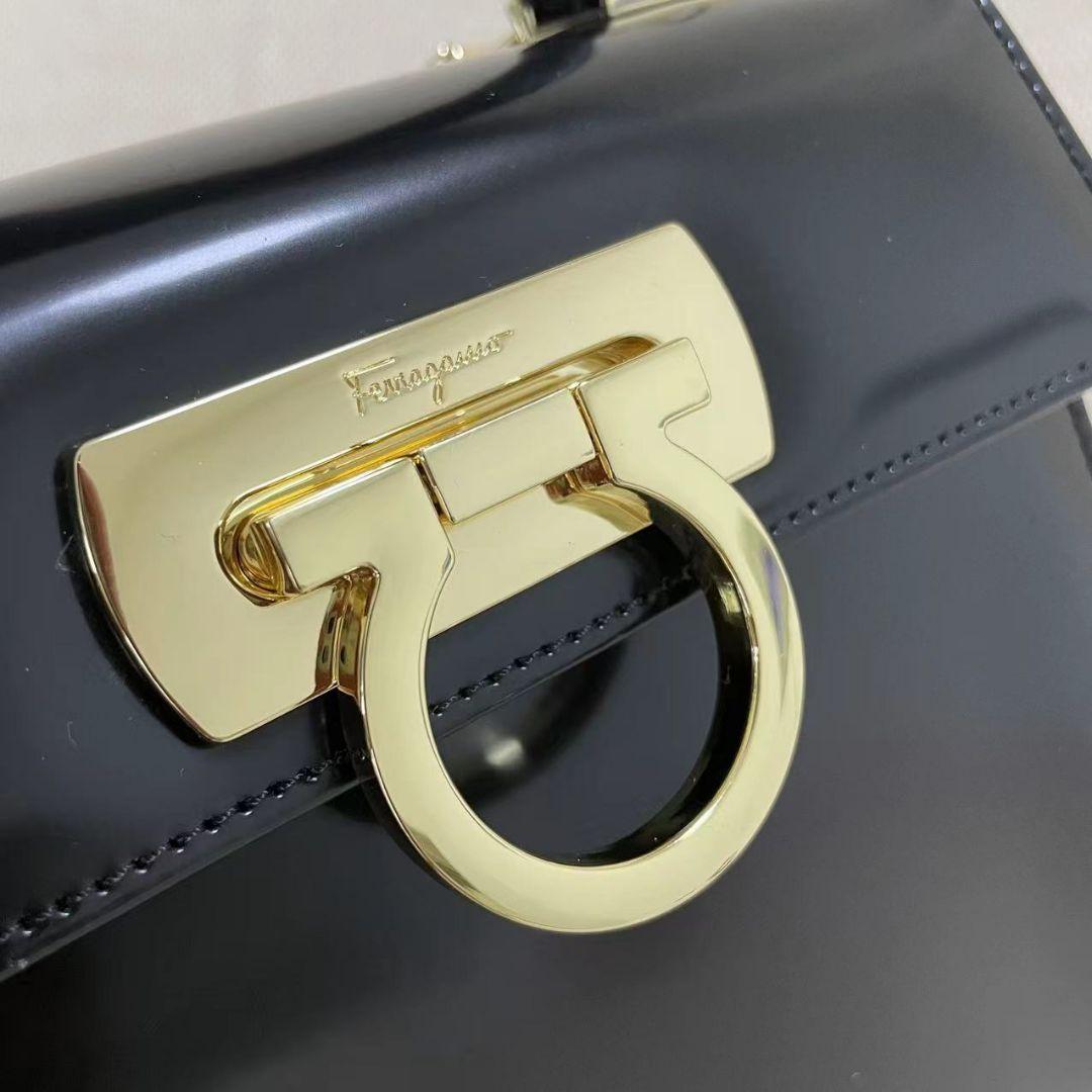 サルヴァトーレフェラガモ ハンドバッグ ガンチーニ レザー 2way