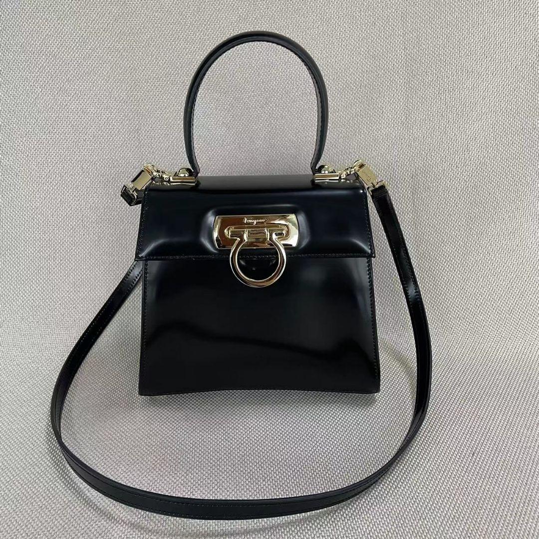 サルヴァトーレフェラガモ ハンドバッグ ガンチーニ レザー 2way