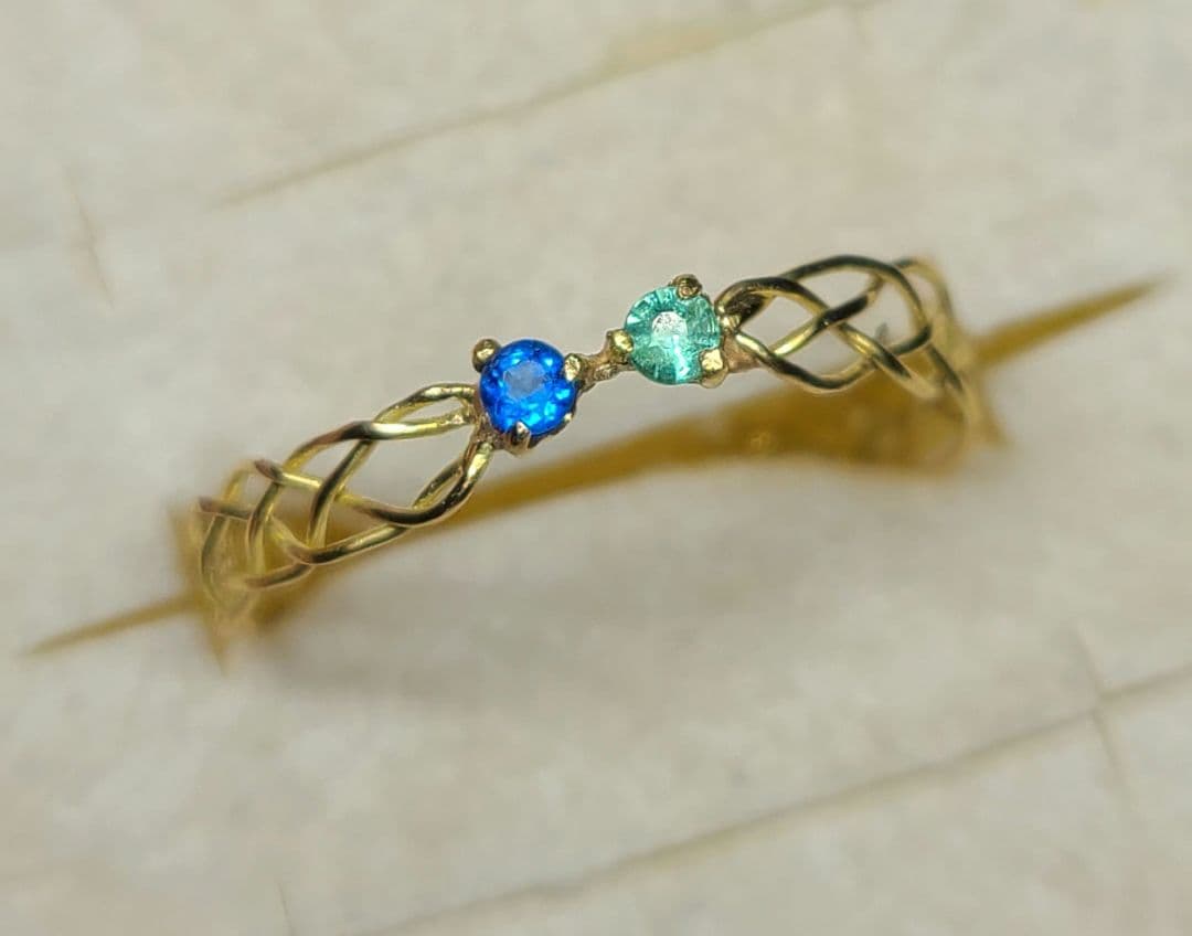 素晴らしい煌めきのリボンさん★パライバトルマリン&アウイナイト18金編み込み★