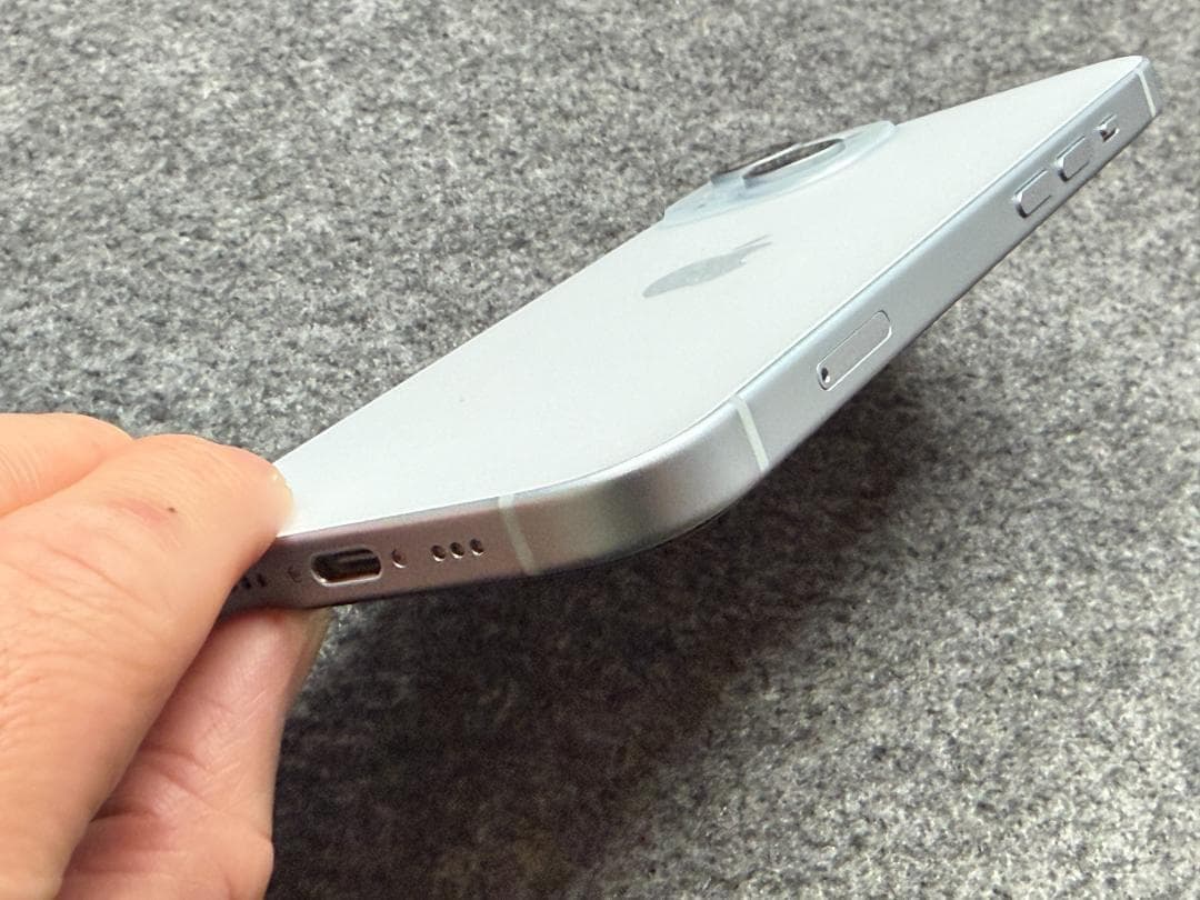 1週間限定価格！iPhone15 SIMフリー ブルー 256G ケース付　美品