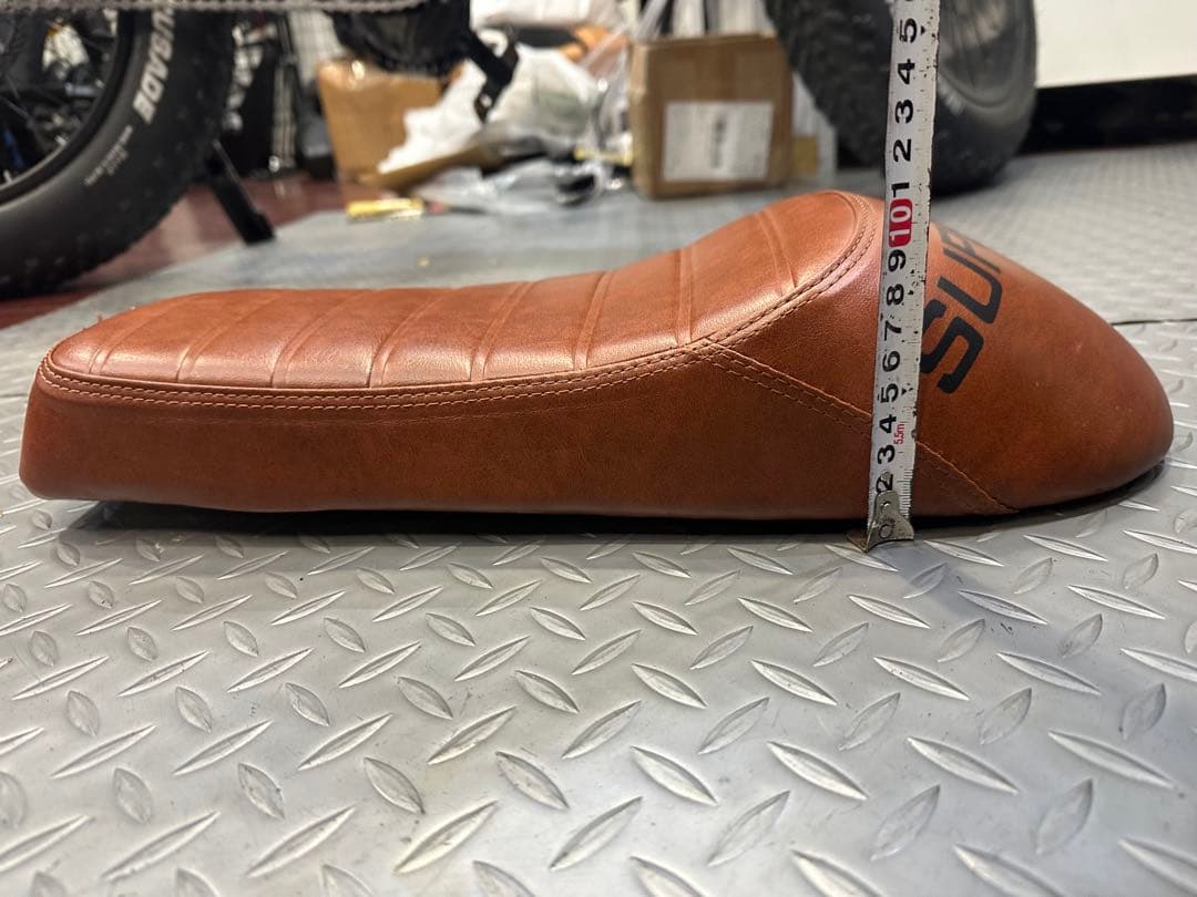 Super73カスタムシート(サイズ載せあり)、穴取り付け工事別途になります。