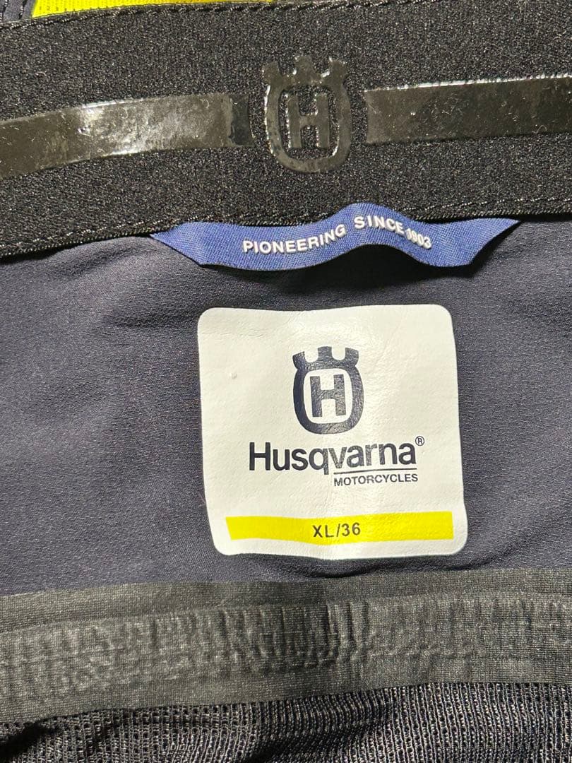 Husqvarna モトクロスジャージウェア上・L。下・36。グローブ・M