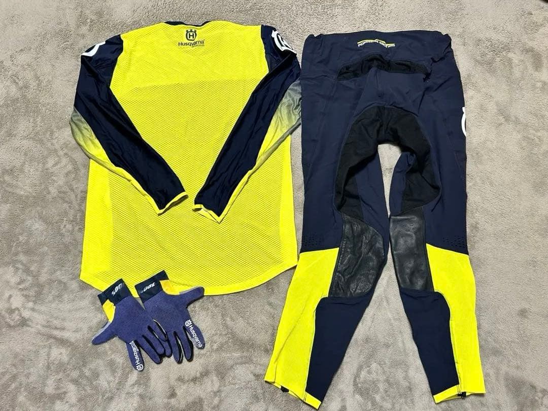 Husqvarna モトクロスジャージウェア上・L。下・36。グローブ・M