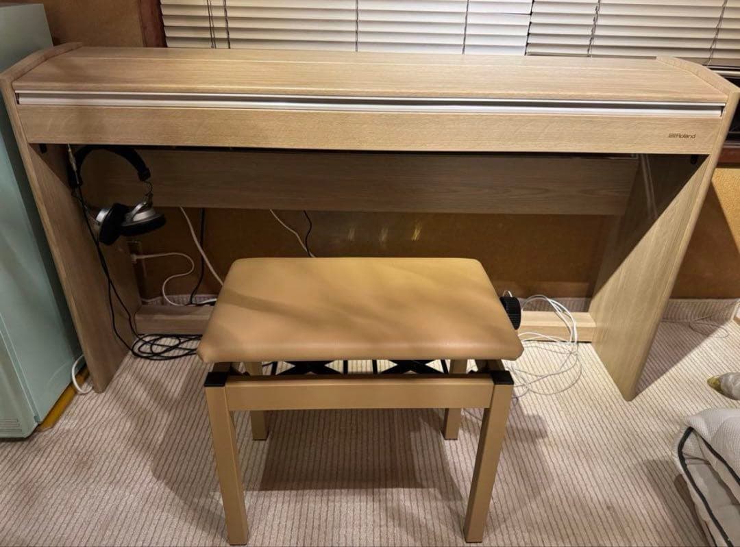 Roland F701 LA 電子ピアノ 88鍵盤 ライ トオーク 美品