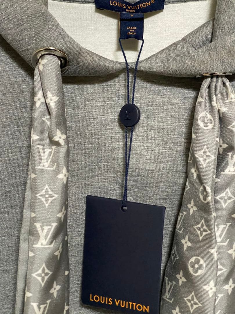 今期　ルイヴィトン　トレーナー