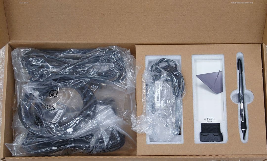 液タブ・ペンタブ Wacom Cintiq 22