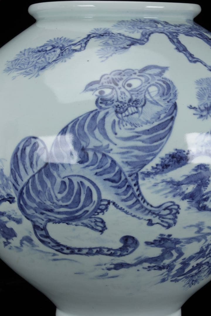 【韓国人間国宝 安東吾】染付虎図花瓶 丸壺 共箱 李朝白磁 大型飾壺 古美術骨董