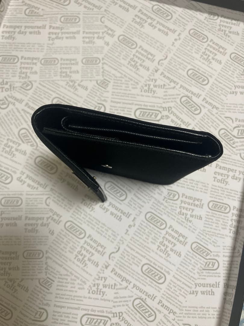 プラダ　折り財布　ブラック　テスート