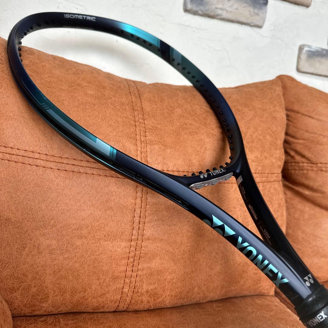 美品　YONEX EZONE 100L 2022 テニスラケット