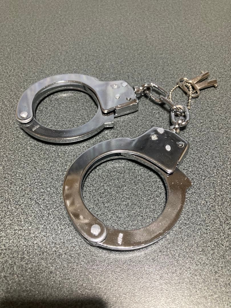 手錠　HANDCUFF 鍵付き 金属製　日本製　当時物　コスプレ　コレクション