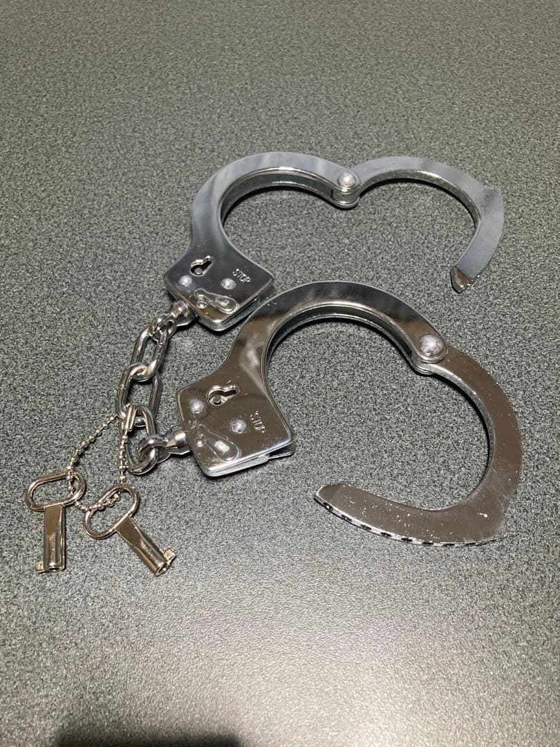 手錠　HANDCUFF 鍵付き 金属製　日本製　当時物　コスプレ　コレクション
