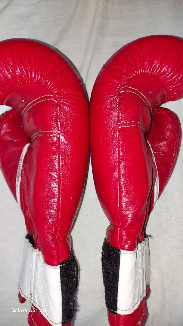 Winning ボクシンググローブ 12 oz 赤