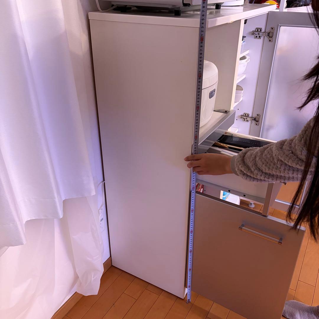 シルバー食器棚・キッチンカウンター