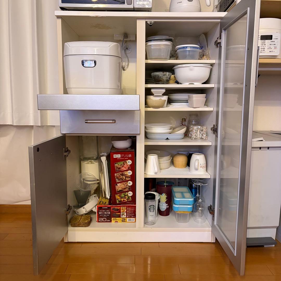 シルバー食器棚・キッチンカウンター