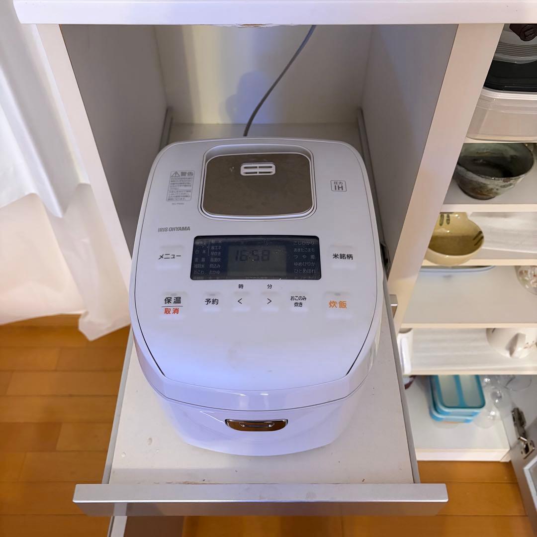 シルバー食器棚・キッチンカウンター