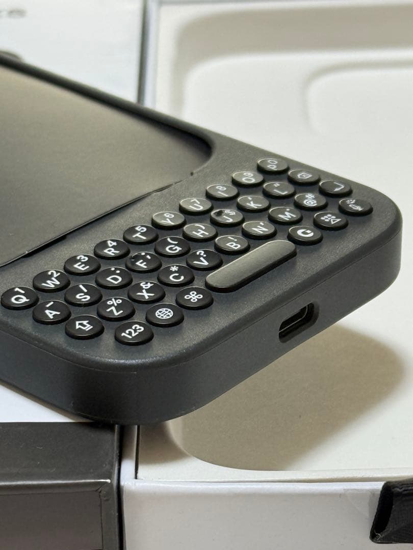 iPhoneアクセサリー clicks keyboard for iphone 16 pro