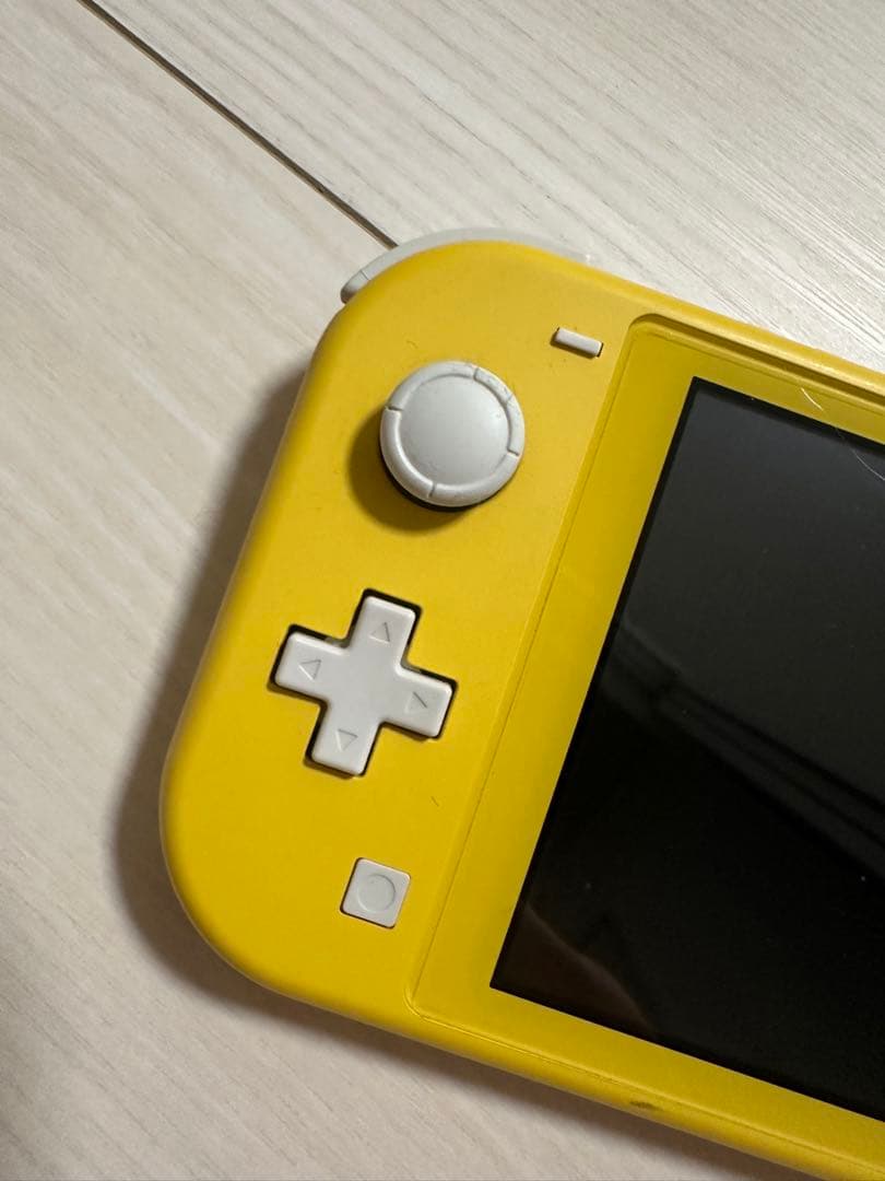 任天堂Switchライト 本体のみ