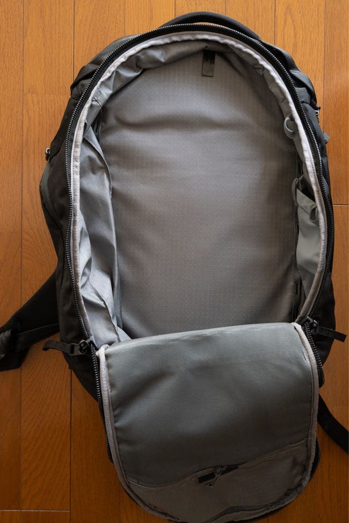 バッグ Able Carry MAX Backpack 30L