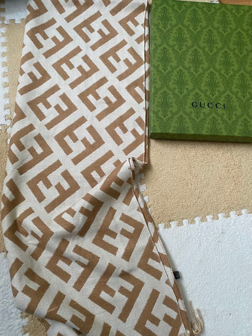 FENDI（フェンディ）マフラー ズッカ柄