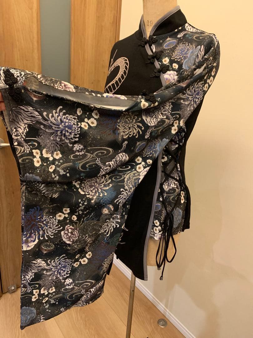 ドラゴンプリント　フレアスリーブチュニック