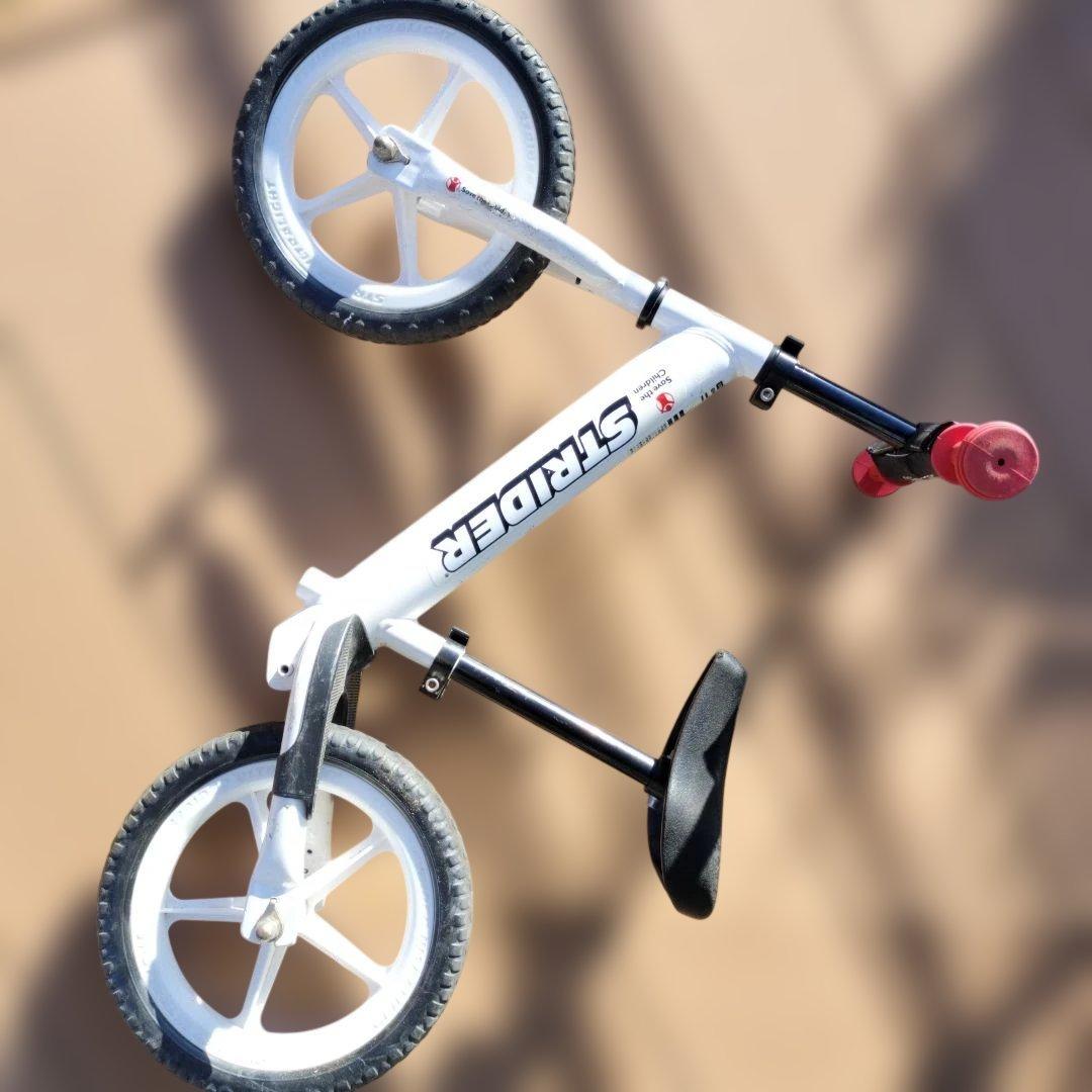 ストライダー　白　12インチ