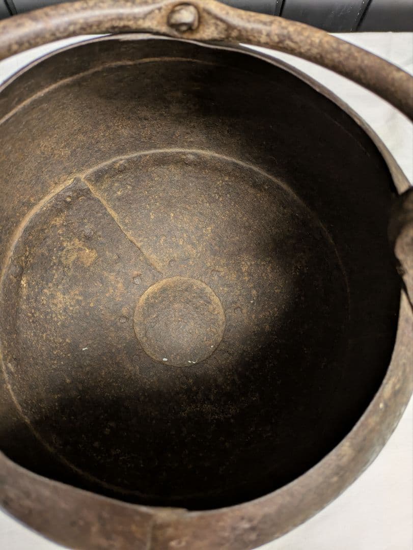 アンティーク　古いアイアンのバケツ/鉄のつるべ 　　鉢カバー　 古家具　ビン　缶