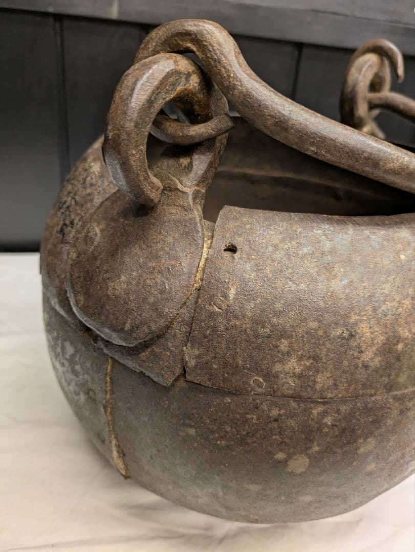 アンティーク　古いアイアンのバケツ/鉄のつるべ 　　鉢カバー　 古家具　ビン　缶