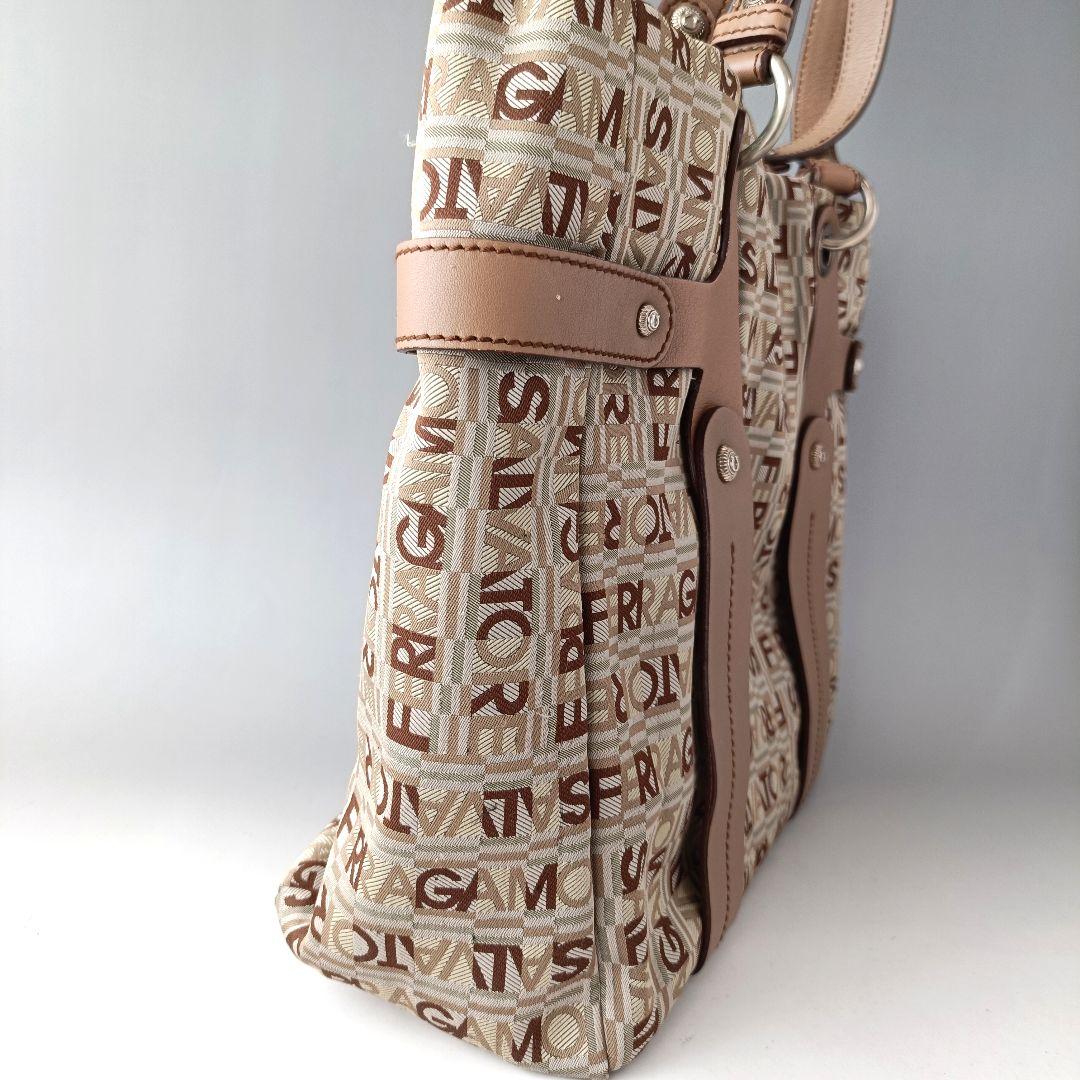 【美品】フェラガモ ロゴ キャンバス トートバッグ プリント