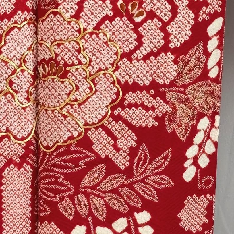 ゆりのはな　本振袖　総絞り　金駒刺繍　金彩入り　花柄　赤色系　正絹　K401