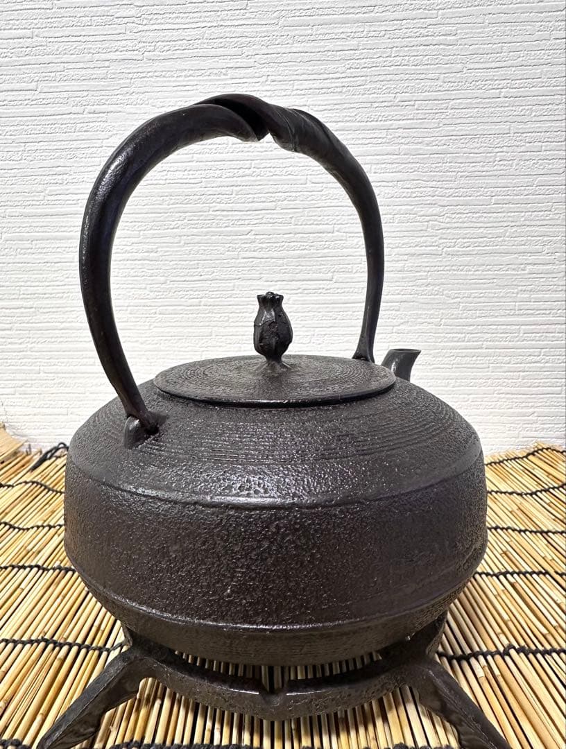未使用、一級合格証貼付　南部渓泉　熊谷専太郎造　１５型　南部鉄瓶　南部鉄器
