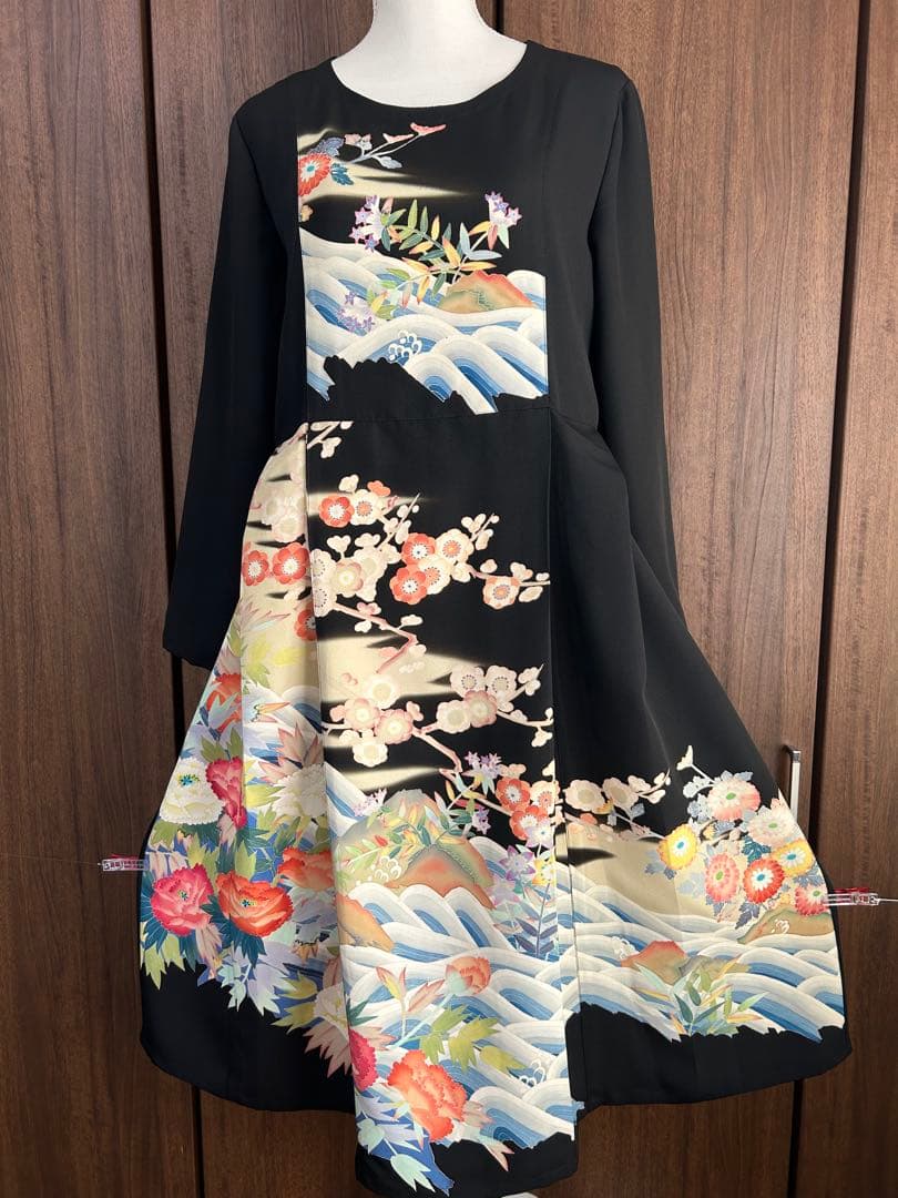 着物リメイク　黒留袖 正絹　ワンピース　花柄模様 ウエストリボン付き
