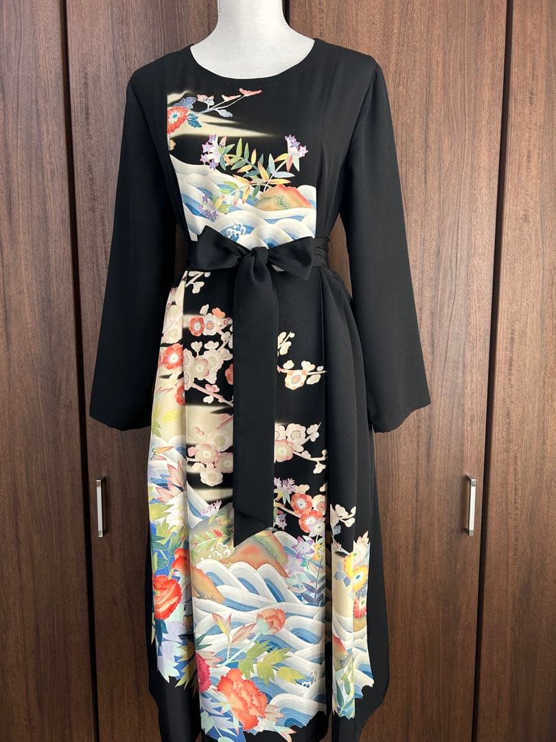 着物リメイク　黒留袖 正絹　ワンピース　花柄模様 ウエストリボン付き