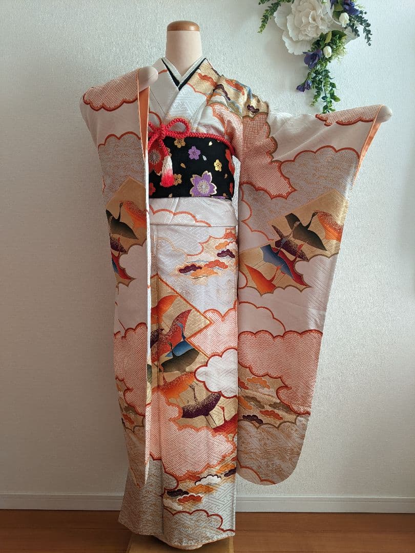 ✨特選お誂え お振袖【駒刺繍 雲取り飛鶴文 金彩　正絹】結婚式 卒業式 成人式