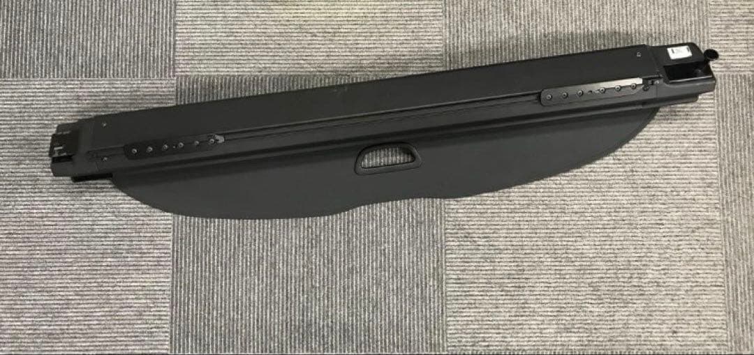 w205 cクラスステーションワゴン　トノカバー 中古　美品