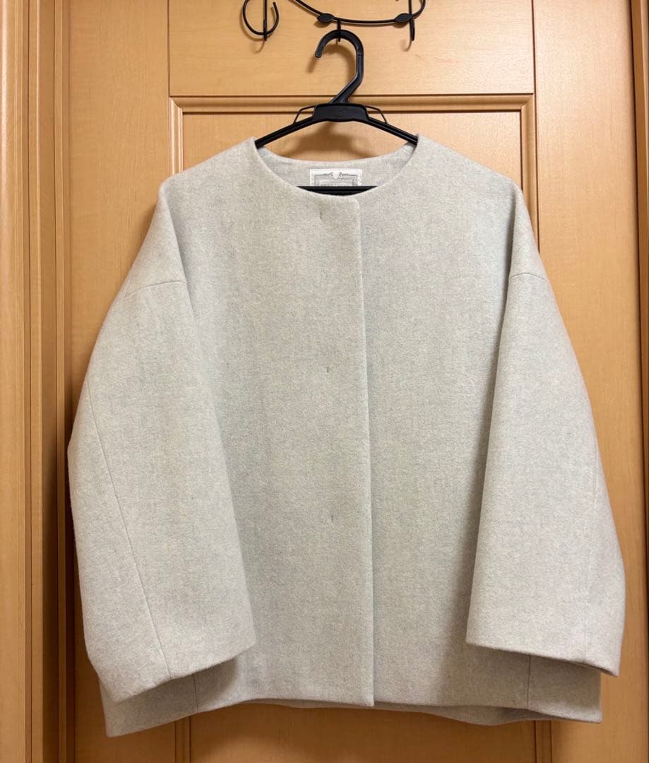 ビアズリー 後ろぷっくりウールショートコート　ライトグレー　0サイズ✤ 美品